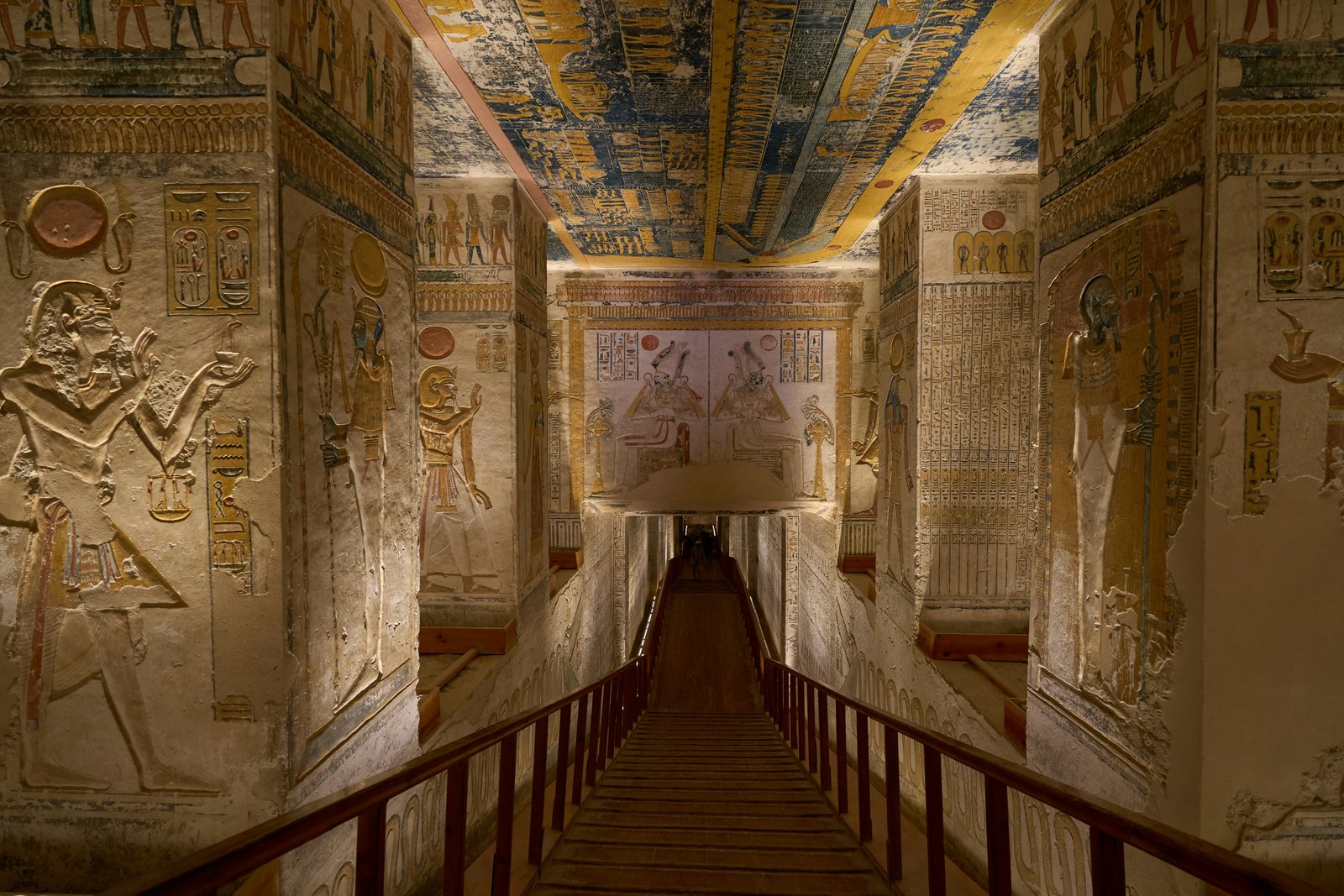Dmitrii Zhodzishskii 5aEHOQrb2Qk Unsplash - Travel & Tour Media