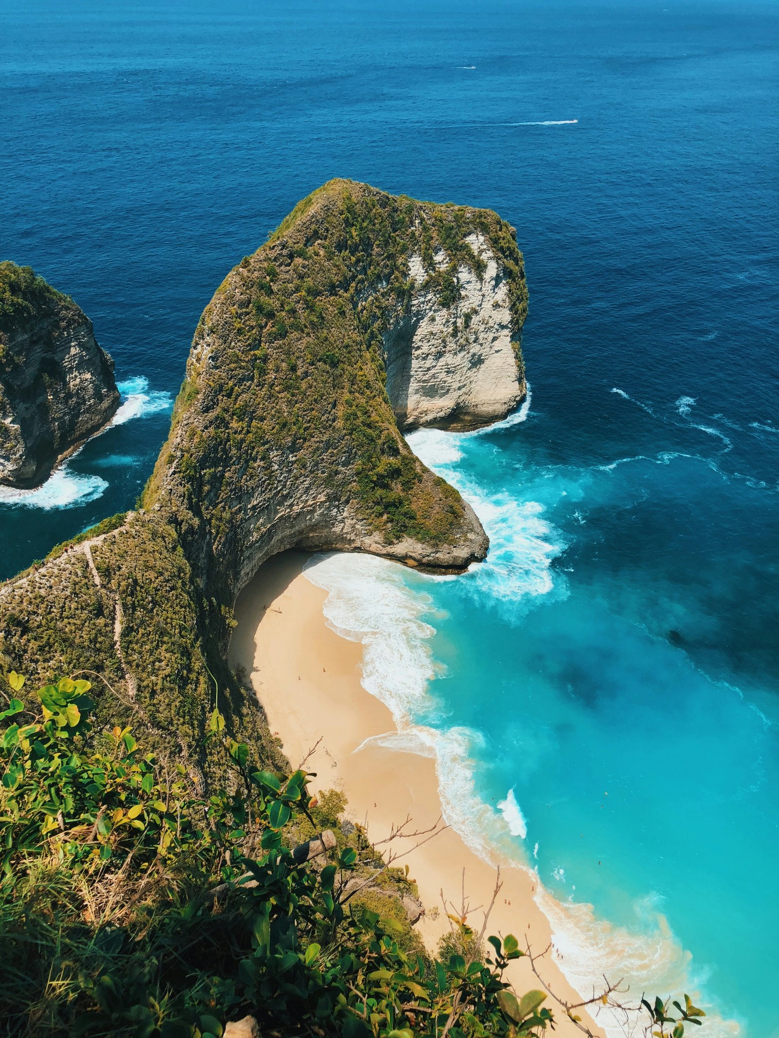 Alec Favale Bi 5VsaOLnI Unsplash - Travel & Tour Media